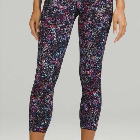 lululemon athletica Pants - 𝗟𝘂𝗹𝘂𝗹𝗲𝗺𝗼𝗻 𝗕𝗮𝘀𝗲 𝗣𝗮𝗰𝗲 HR Crop 23" Leggings -Floral Spray Multi -4